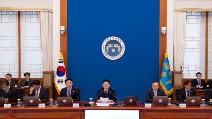 이재명 대통령 "기름값 바가지 같은 반사회적 악행, 엄정하게 대응해야"