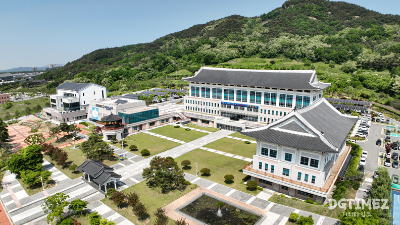 경북교육청은 오는 9월~ 11월까지 도내 군지역(칠곡군 제외)의 취약계층 70여 가정을 대상으로 ‘교육복지안전망 숲 체험 가족 캠프’를 운영한다.