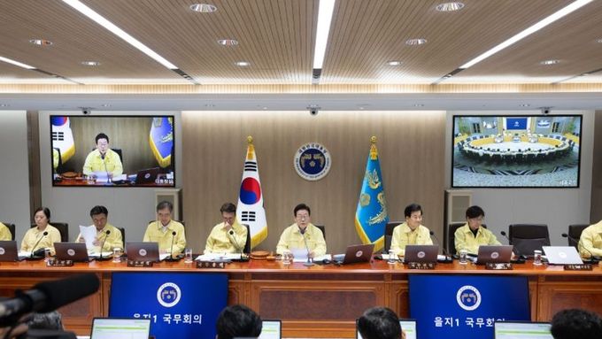이재명 대통령 "기존 남북 합의 중 가능한 부분부터 단계적 이행 준비"