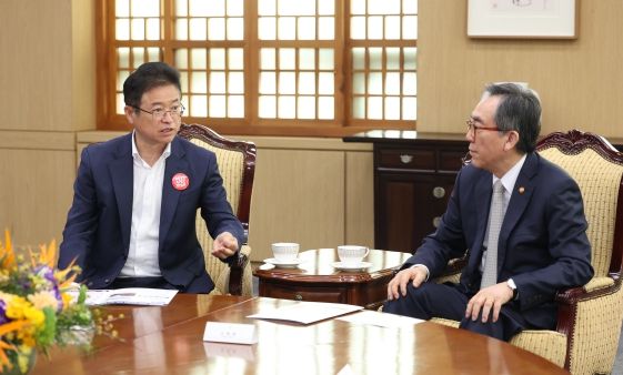 경북도·경주시 외교부장관 만나 APEC 경주 유치 건의