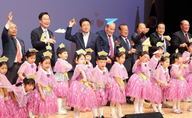 경북도, “꽃처럼 아름다운 당신, 오늘 더 사랑합니다”
