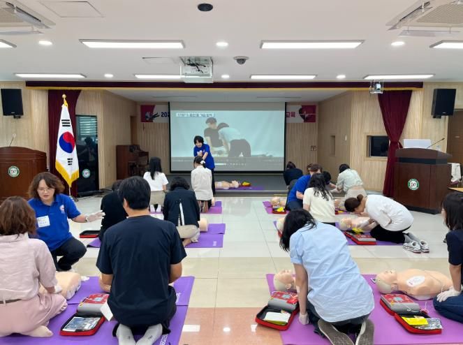 김천교육지원청, 교직원 대상 심폐소생술 등 응급처치 교육 실시