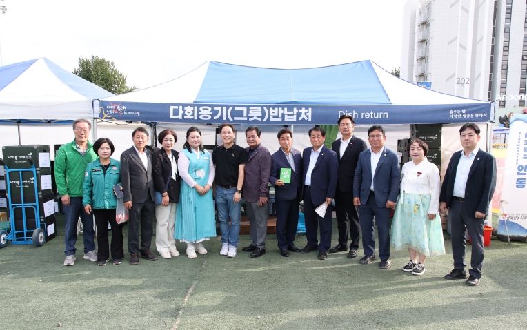 안동시의회, 2025 안동국제탈춤페스티벌 축제장 현장 의정활동