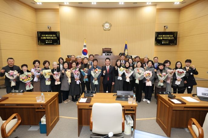 예천군의회, 2025년도 의정발전 유공자 시상식 개최