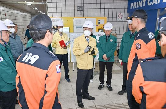 대구시장 권한대행, 도시철도 1호선 진천역 화재현장 방문