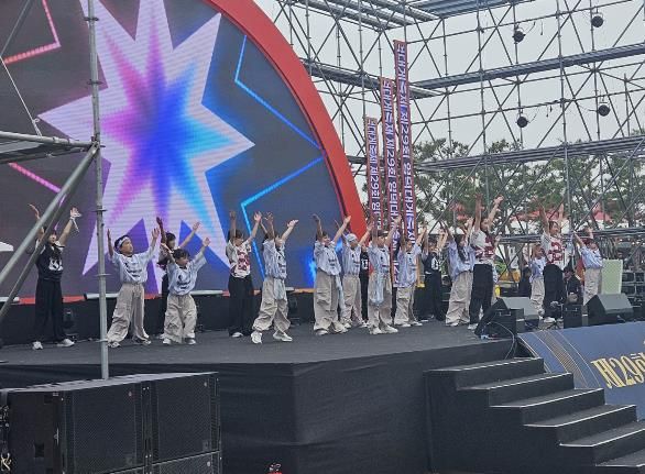 꿈의 무용단 공연 사진.