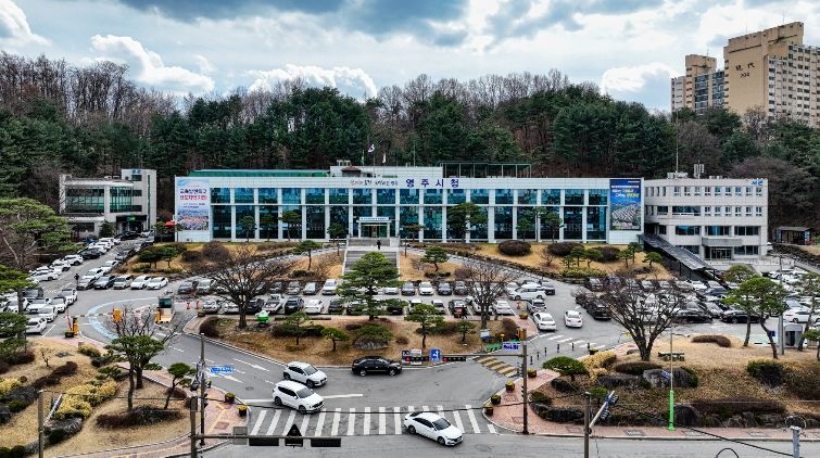 영주시는 지난 3월30일부터 중동 지역 정체 불안에 따른 봄철 영농자재 수급 현황 발빠르게 점검에 나섰다(영주시청 전경)